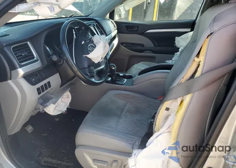 2017 Toyota Highlander Le z USA, uszkodzony, nr VIN 5TDBZRFH2HS456140